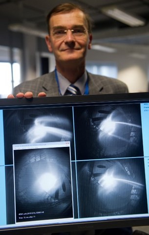 Hans-Stephan Bosch holding Wendelstein 7-X first plasma pictures
